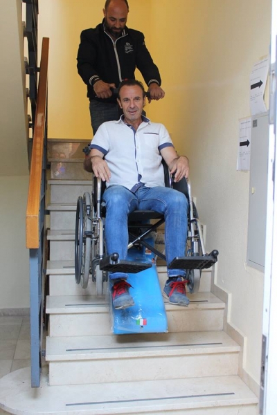 El Ayuntamiento adquiere una silla salvaescaleras